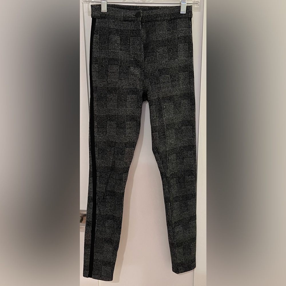 Topshop black and white plaid leggings. Size US 2